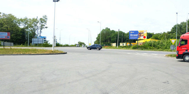 Щит 6x3,  В'їзд з Чернівців (коло, з'їзд на аеропорт, азс WOG, №1, H03-M12)