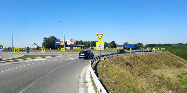 Щит 6x3,  Виїзд на Львів (коло, правий, М12)